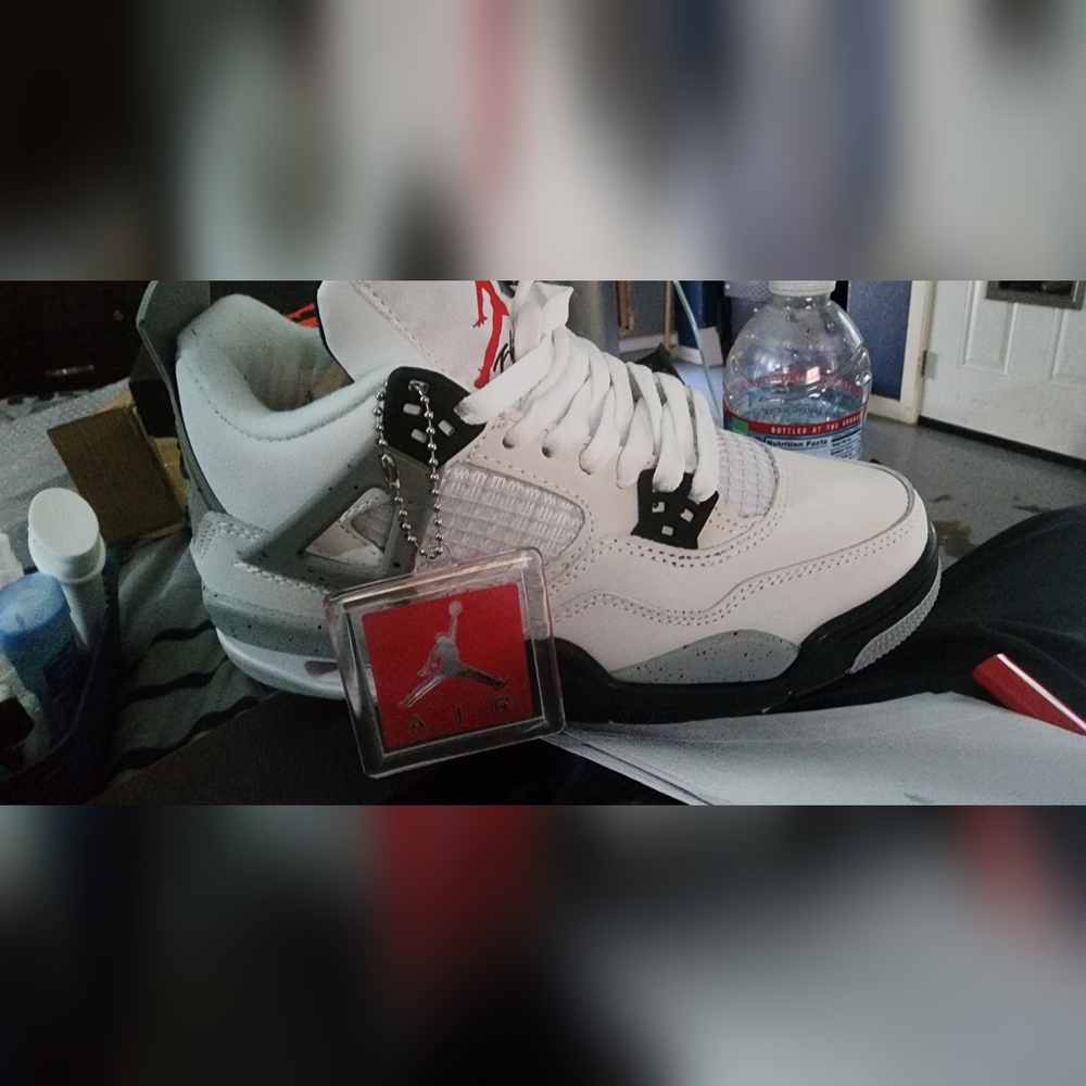 Air Jordan Retro 4s OG cement/ white